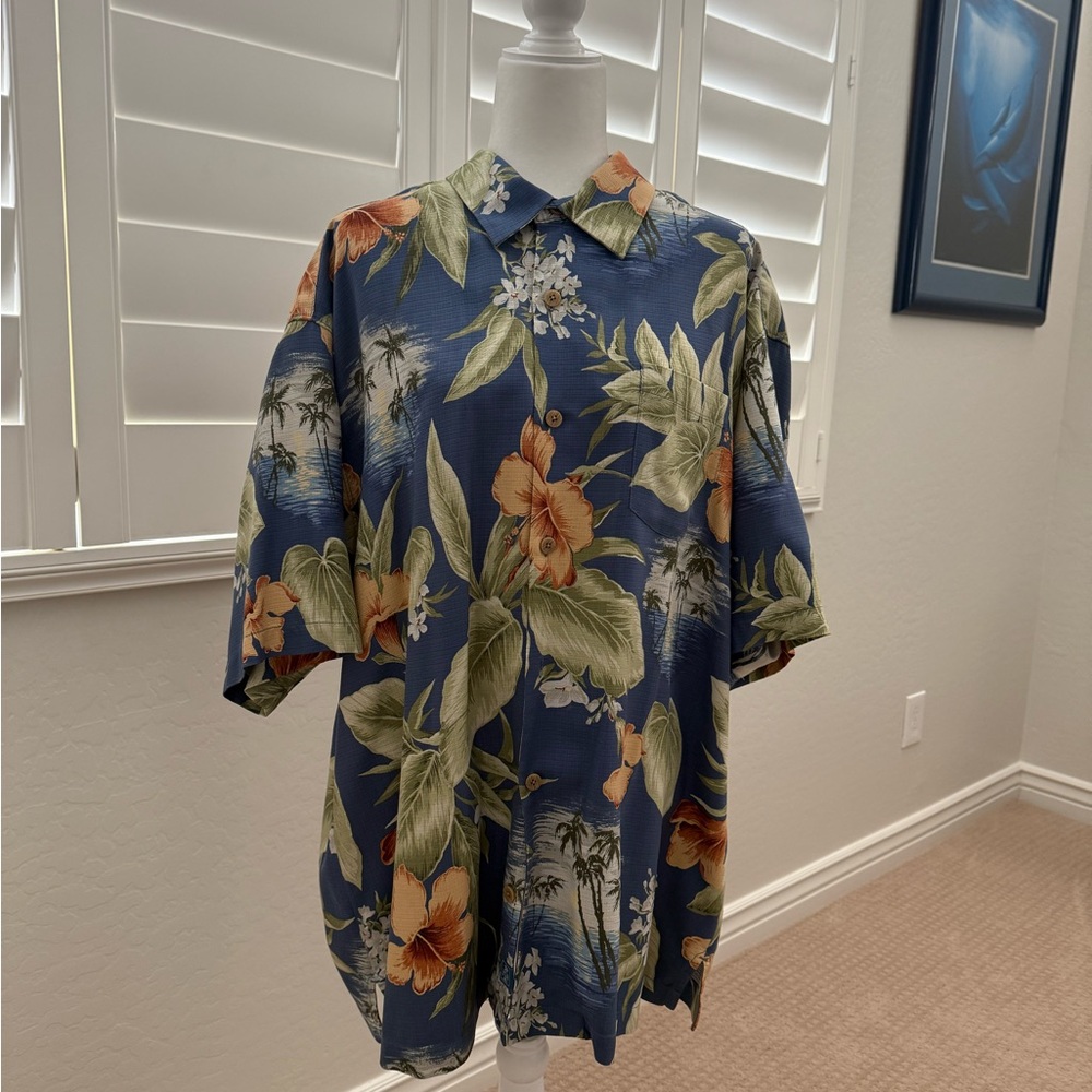 Tommy Bahama 100% Silk Floral Hawaiian Shirt for Men - XL